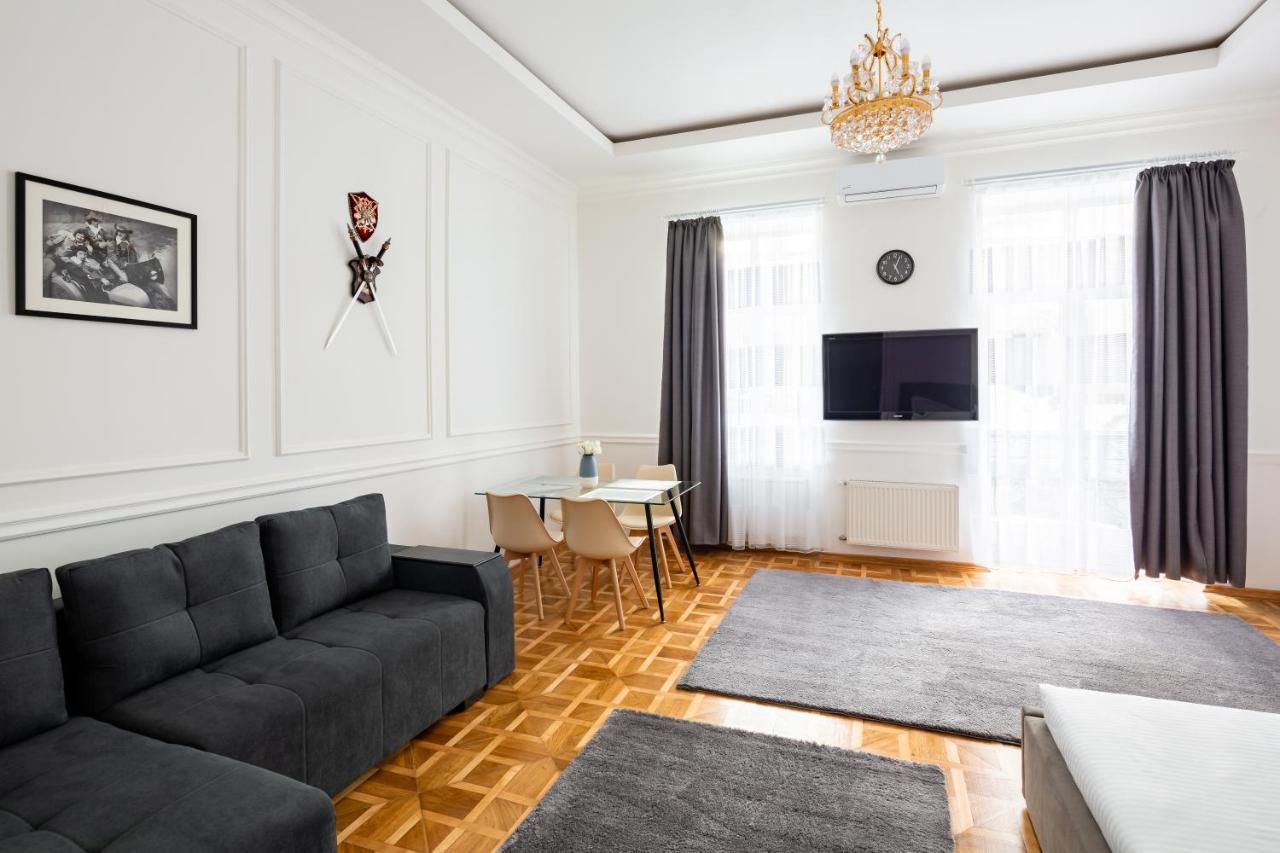 Alfa Apartments Grushevskoho 7 리비프 외부 사진