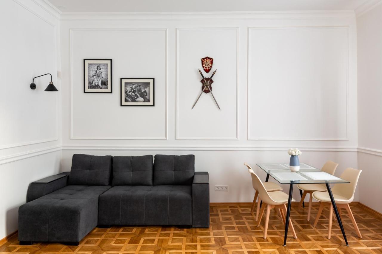 Alfa Apartments Grushevskoho 7 리비프 외부 사진