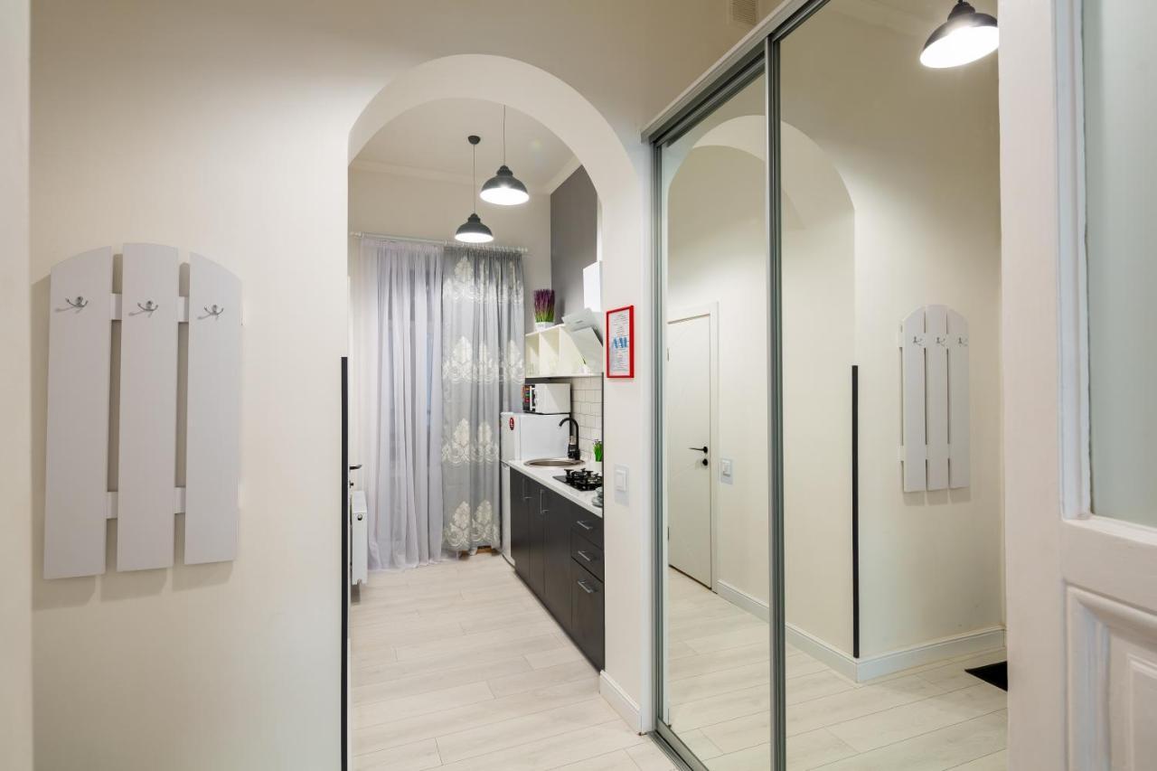Alfa Apartments Grushevskoho 7 리비프 외부 사진